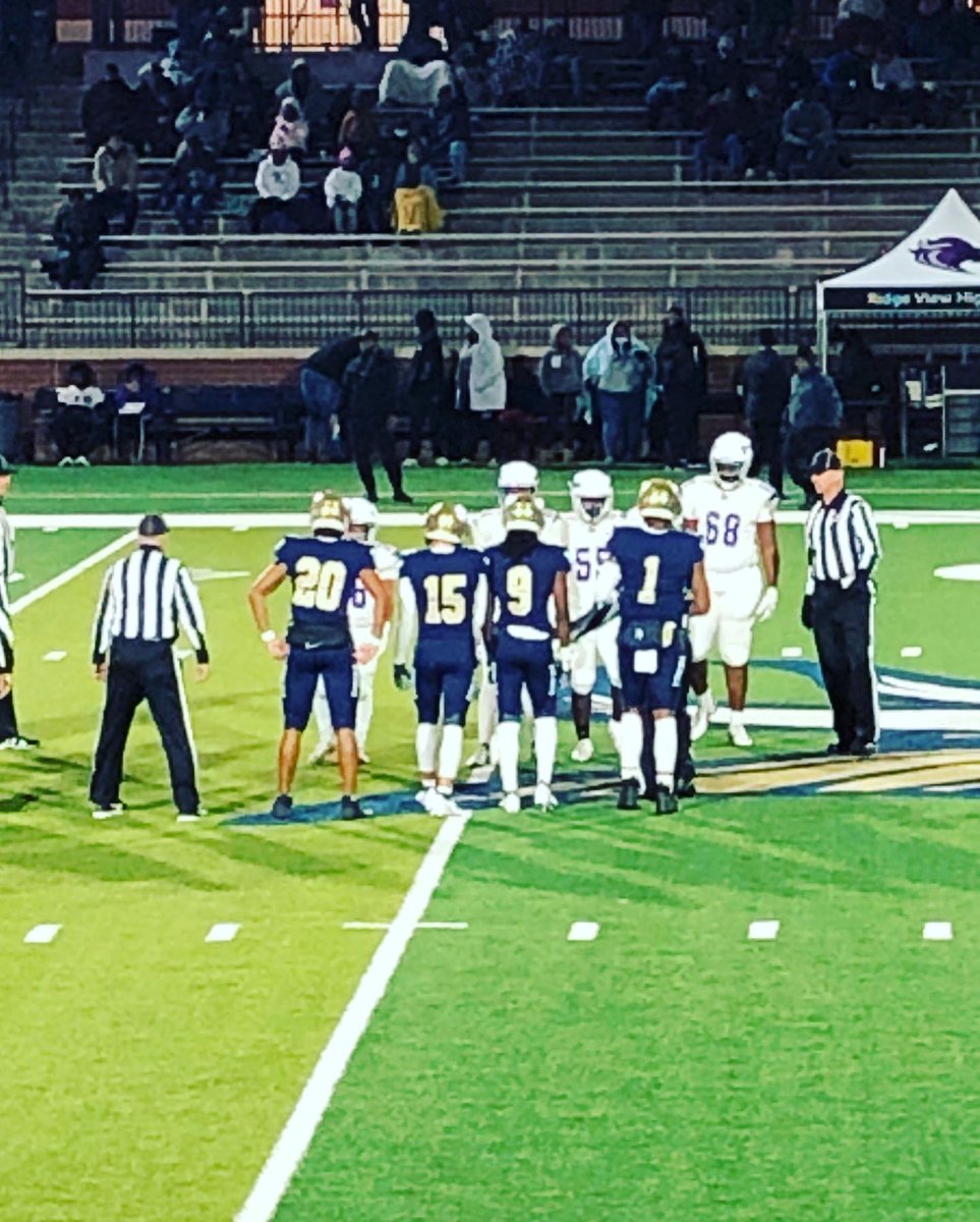 AREaton's tweet photo. Nothing like Friday Night Lights, especially when the Vikings WIN!! Iβm so proud of these young men. What a game!! #govikes #defenseonfire #upperstatesbaby #beatgaffneyππ https://t.co/FlQ814XetE