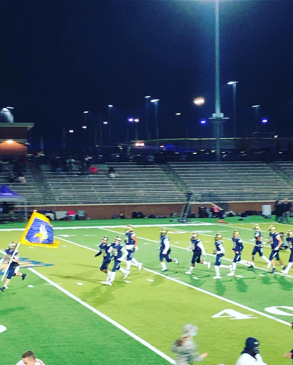 AREaton's tweet photo. Nothing like Friday Night Lights, especially when the Vikings WIN!! Iβm so proud of these young men. What a game!! #govikes #defenseonfire #upperstatesbaby #beatgaffneyππ https://t.co/FlQ814XetE