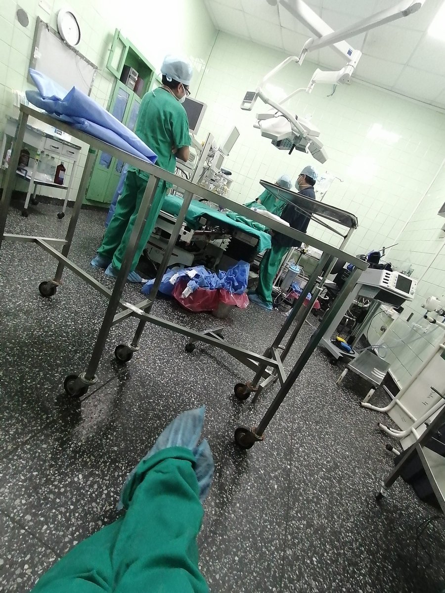 Giancarl0CR's tweet photo. #lafinalenalangulo @MovistarDeporPe de guardia en sala de operaciones, pero en casa sacaron mis camisetas. Vamos Alianza! https://t.co/GBMilIh3i4