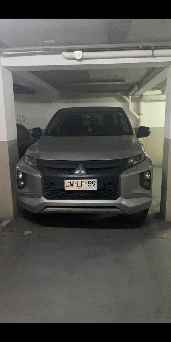 carlesbe31's tweet photo. Camioneta robada cerca del metro Cerrillos, Mitsubishi L200 gris, patente LWLF59, cualquier dato se agradece, RT PORFA @RobadosAutos https://t.co/b5uUhYbnuC