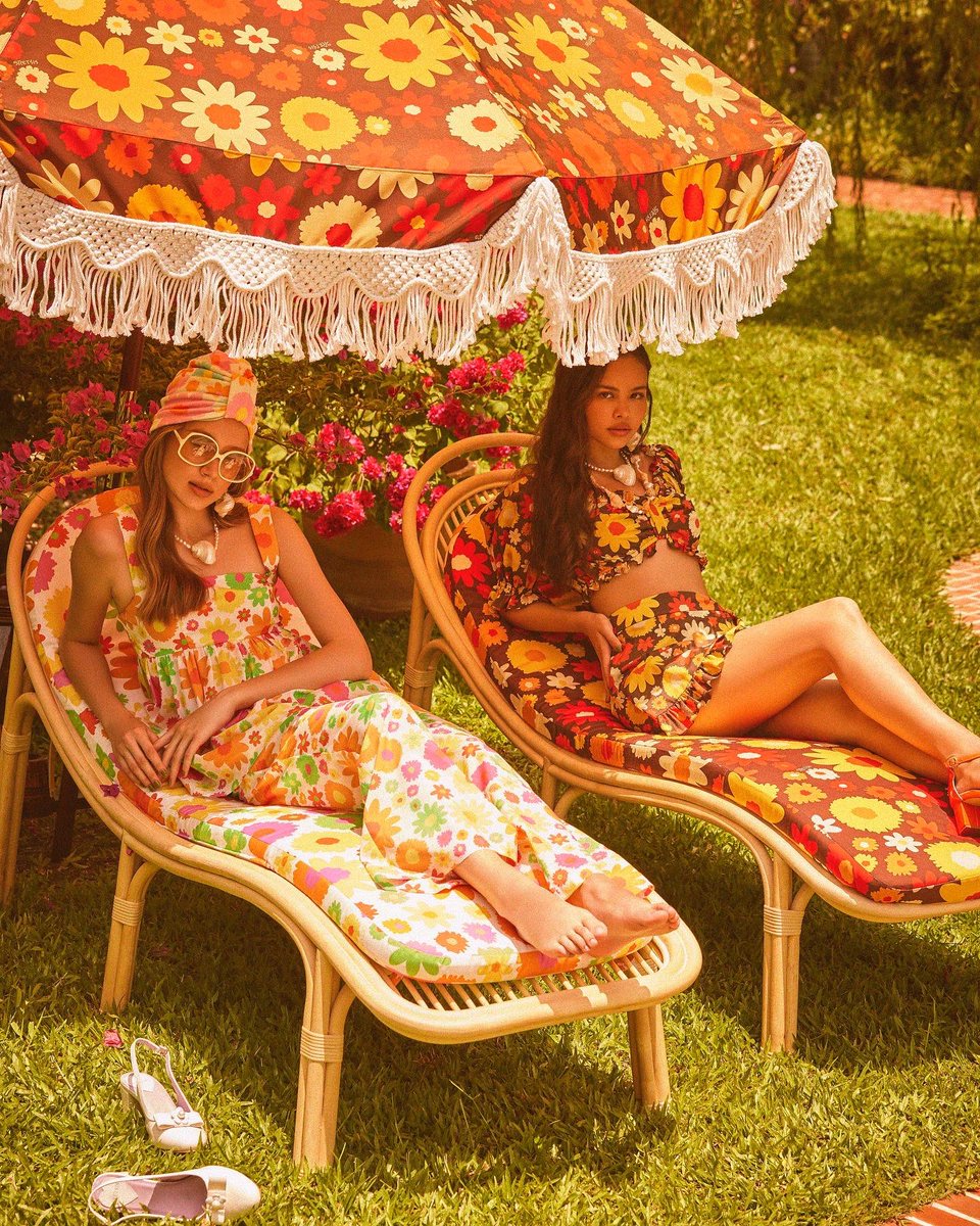 mintmag_th's tweet photo. 🌸🌼🌺ลุยดงดอกไม้ ส่องคอลเล็กชั่นล่าสุด Resort 2022 ของ @Sretsisofficial ที่นำเอาพลังความเฟรชของดอกไม้มาอินสไปร์ลงบนเสื้อผ้า ผ่านป๊อบอัพสโตร์ของร้านในคอนเซ็ปต์ The Great Escape นอกจากนี้ยังมีสินค้าไลฟ์สไตล์ Sretsis Table และเฟอร์นิเจอร์ชิ้นเด็ด💚

#SretsisRS22
#RS22TheGreatEscape https://t.co/CHoVxbF0vq