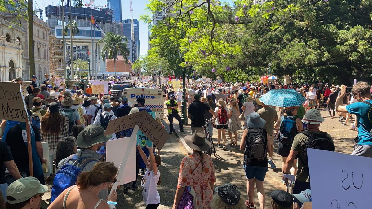 daQweenHadassah's tweet photo. Brisbane right now

#brisbane #protest #australia #VaccineMandate #VaccinePassport  #Covid_19 https://t.co/NaggaakJqT