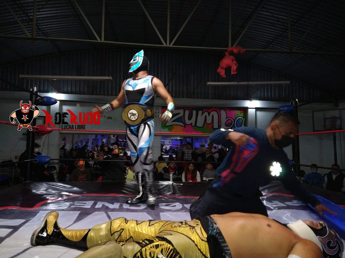 rderudolucha's tweet image. Multifacético se convierte en el campeón de #LuchaLibreCM tras rendir al Capo del Norte

#somosluchalibre
@Deividistico