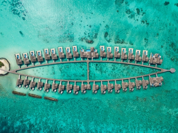 Tropical-chic festive season at Fairmont #Maldives Sirru Fen Fushi
<a href="/FairmontHotels/">FairmontHotels</a> <a href="/FairmontMLD/">Fairmont Maldives Sirru Fen Fushi</a> 

maldives.net.mv/48897/tropical…