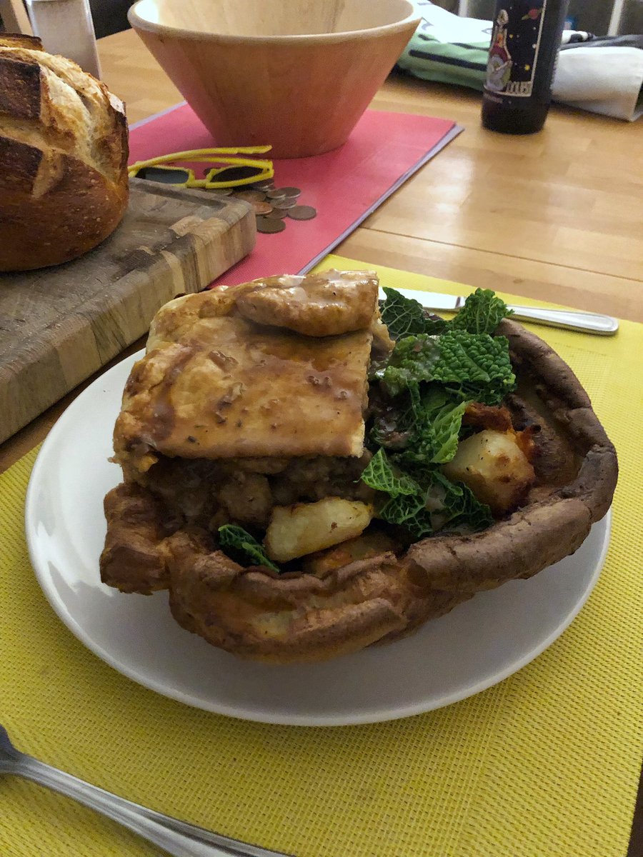 Had dinner with <a href="/moo_stoo/">Moo Stoo</a> and he made me a pie in a giant Yorkshire pudding. None of you had a better dinner. Fact.