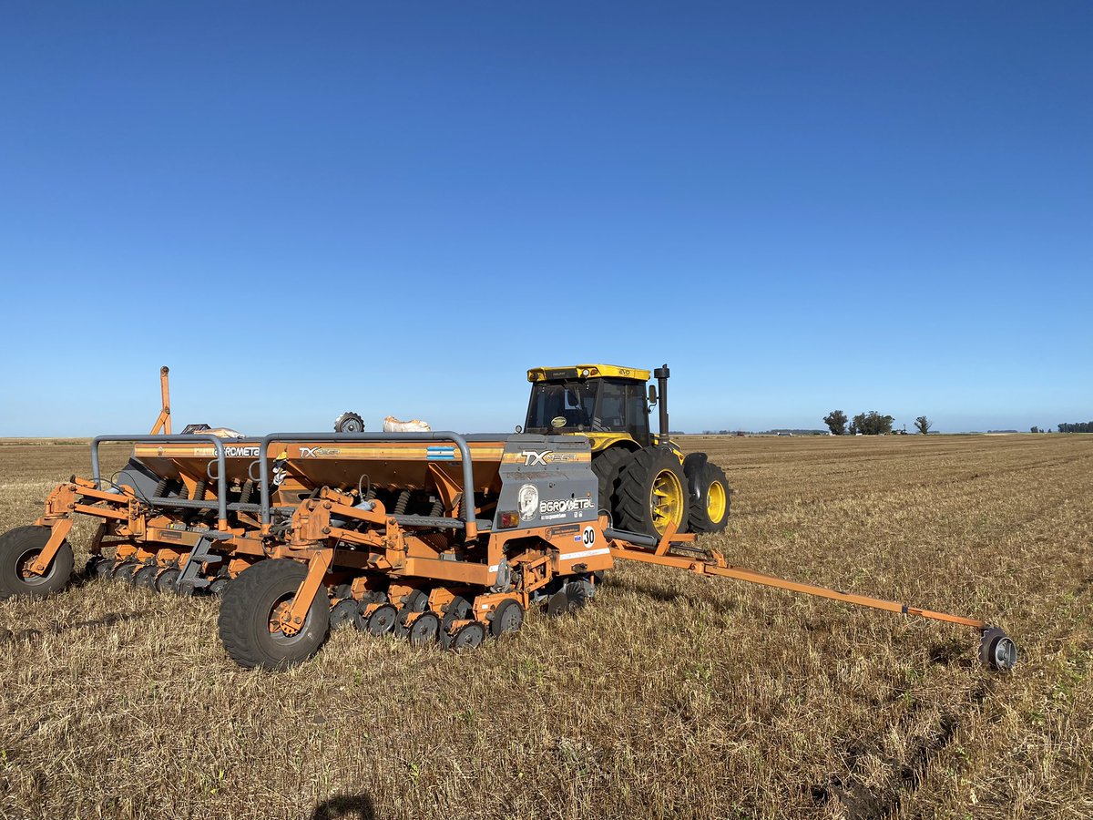 fedevarelaArg's tweet image. Cosecha de #camelina en Necochea y siembra de maíz de segunda muchas gracias @Grupo_LosGrobo @diecolli por volver a sembrar un cultivo sustentable e innovador @chacraservicios @AdamantBioNRG