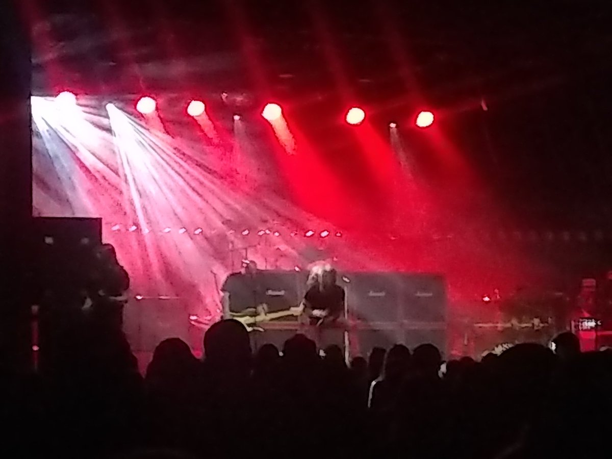 HBRed99's tweet photo. Great pity #MassiveWagons @MassiveWagons only got the 30 minutes in support of #TheDarkness @thedarkness at #MargateWinterGardens this evening. High energy set loaded with great tunes.
#BackToTheStack
Cheers fellahs. π€πΆππ https://t.co/4ASmlzICxK