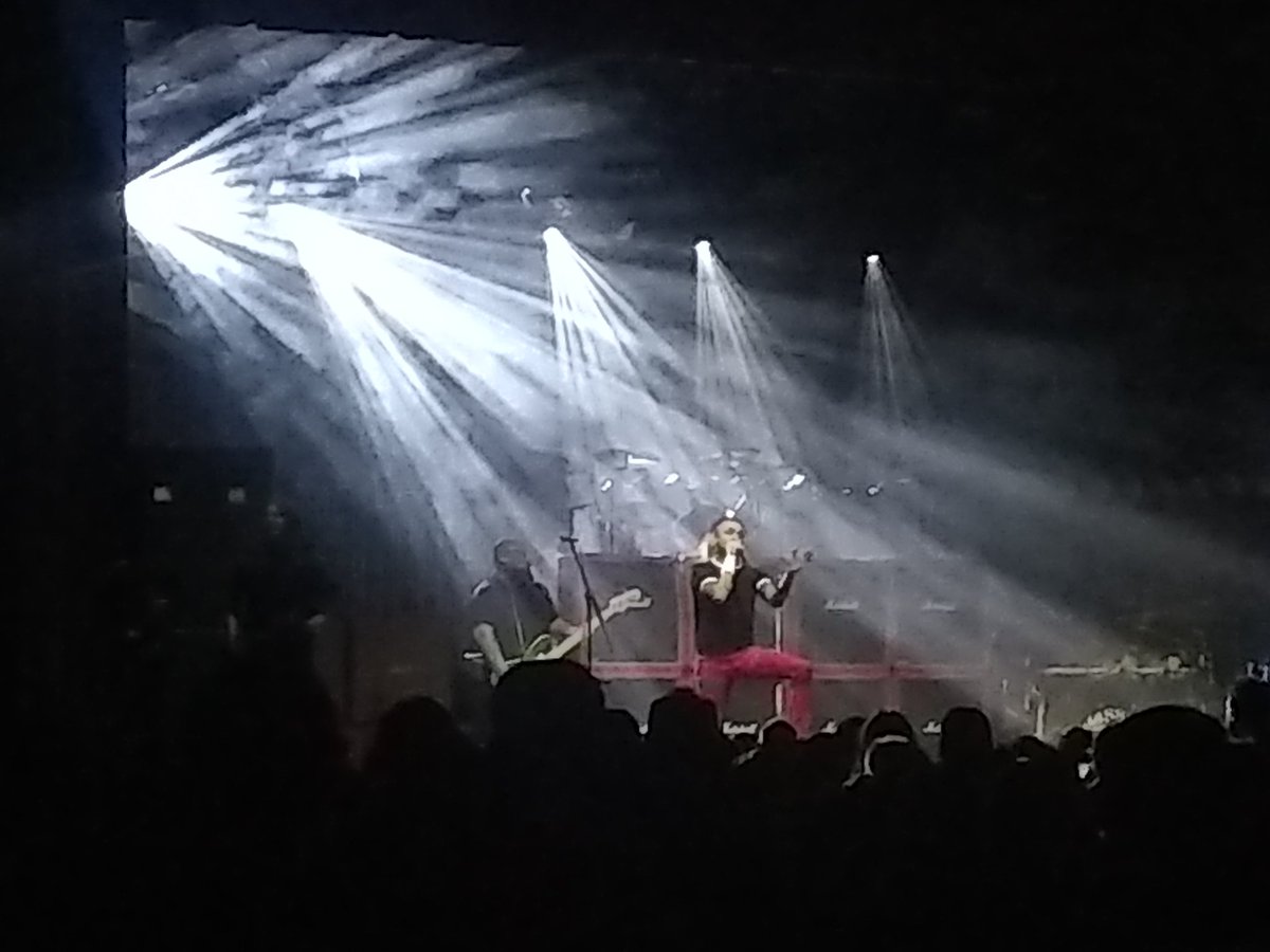 HBRed99's tweet photo. Great pity #MassiveWagons @MassiveWagons only got the 30 minutes in support of #TheDarkness @thedarkness at #MargateWinterGardens this evening. High energy set loaded with great tunes.
#BackToTheStack
Cheers fellahs. π€πΆππ https://t.co/4ASmlzICxK
