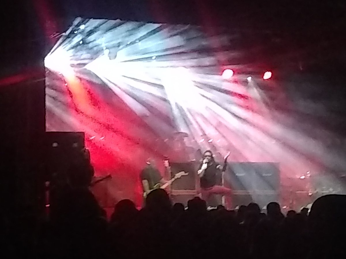 HBRed99's tweet photo. Great pity #MassiveWagons @MassiveWagons only got the 30 minutes in support of #TheDarkness @thedarkness at #MargateWinterGardens this evening. High energy set loaded with great tunes.
#BackToTheStack
Cheers fellahs. π€πΆππ https://t.co/4ASmlzICxK