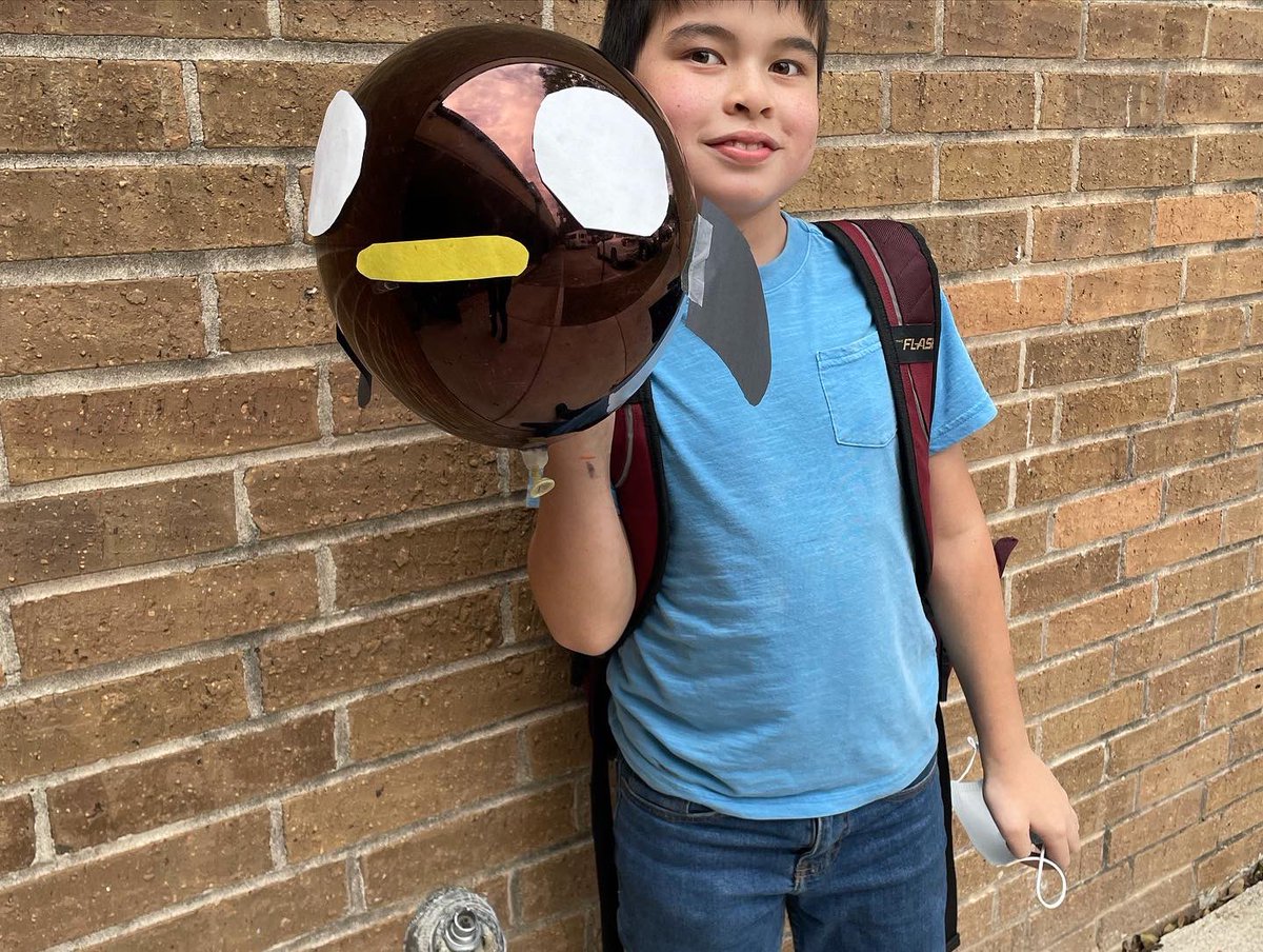 TurrubiatesSJH's tweet photo. We always have so much fun with this read aloud! Kiddos loved creating their own balloon puppets after learning about the innovative puppeteer behind the Macy’s Thanksgiving Day parade 🧡 @NISDHowsman https://t.co/jh7w65amzw