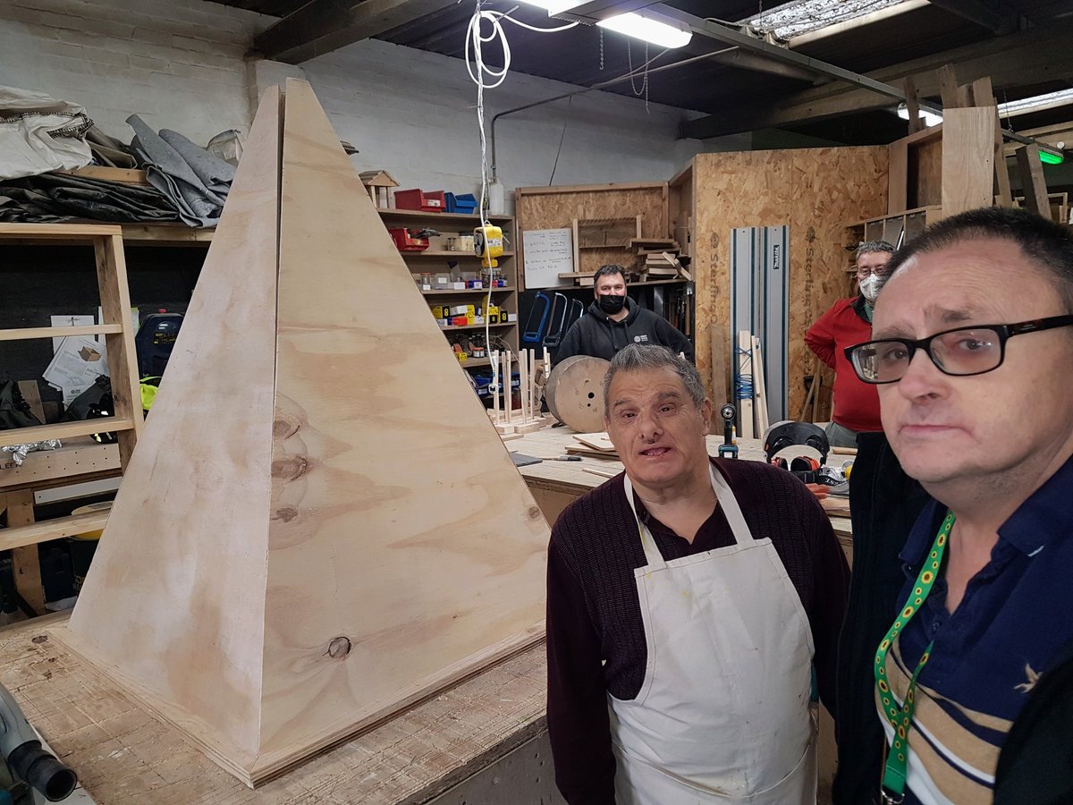 timcurtisart's tweet photo. And some great progress so far on our @Pyramid_of_Arts @globalactplan #CleanAirLeeds recycled wood and cycle wheels clean air mobile made by superstar Conrad #LeedsWoodRecycling with my fellow artist #PennyLewis @alicetextiles90 https://t.co/wHPXiTXHXx
