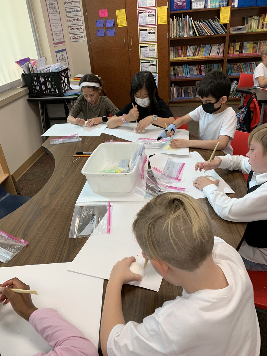 MsBrownTeach's tweet photo. Colonial day fun! Carving, quilt making, and more!! #hmeproud https://t.co/KpmZkk9rOX