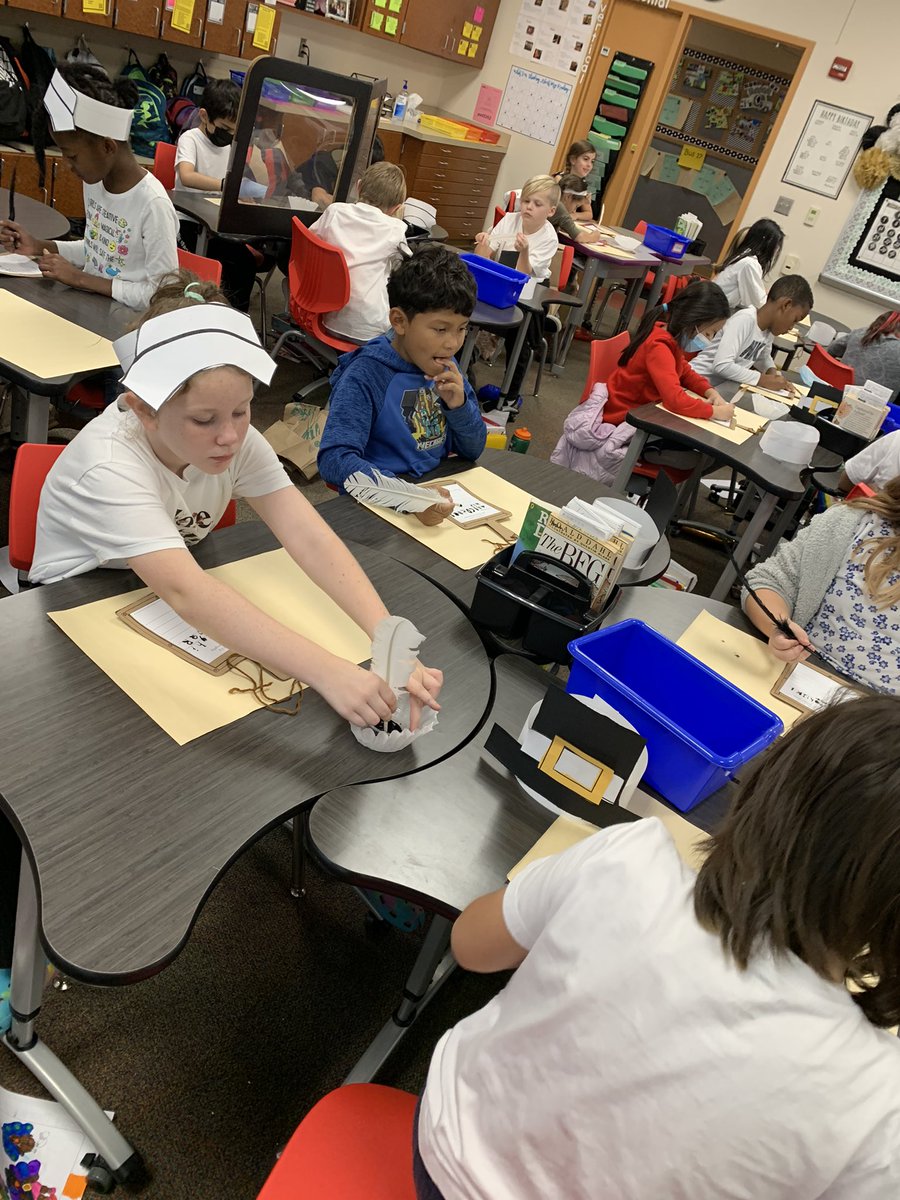 MsBrownTeach's tweet photo. Colonial day fun! Carving, quilt making, and more!! #hmeproud https://t.co/KpmZkk9rOX