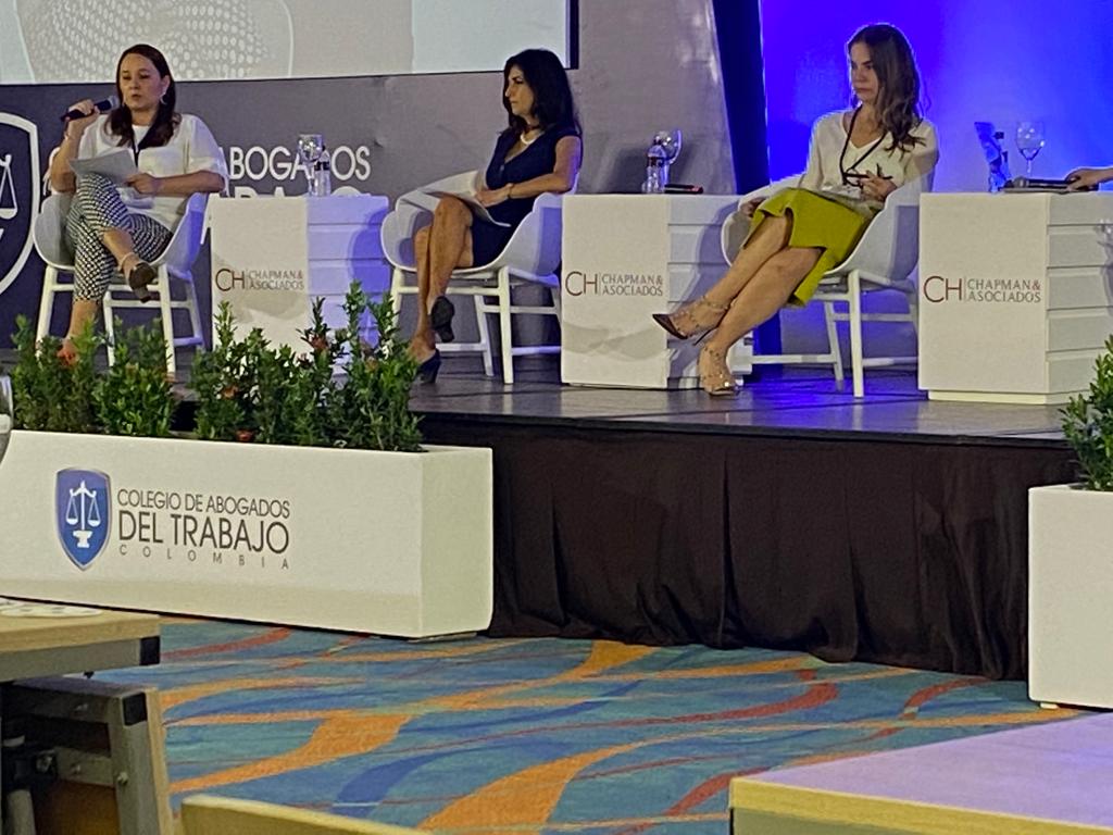 AbogadosDg's tweet photo. La Dra. Adriana Martinez, participó en el Panel "TRIBUNALES DE ARBITRAMIENTO-Concepto de igualdad entre acuerdos colectivos sindicales y nuevas reglas jurisprudenciales" del 39 Congreso Nacional de Derecho Laboral y Seguridad Social del Colegio de Abogados del Trabajo #trabajo https://t.co/uqzkJyOY4Y