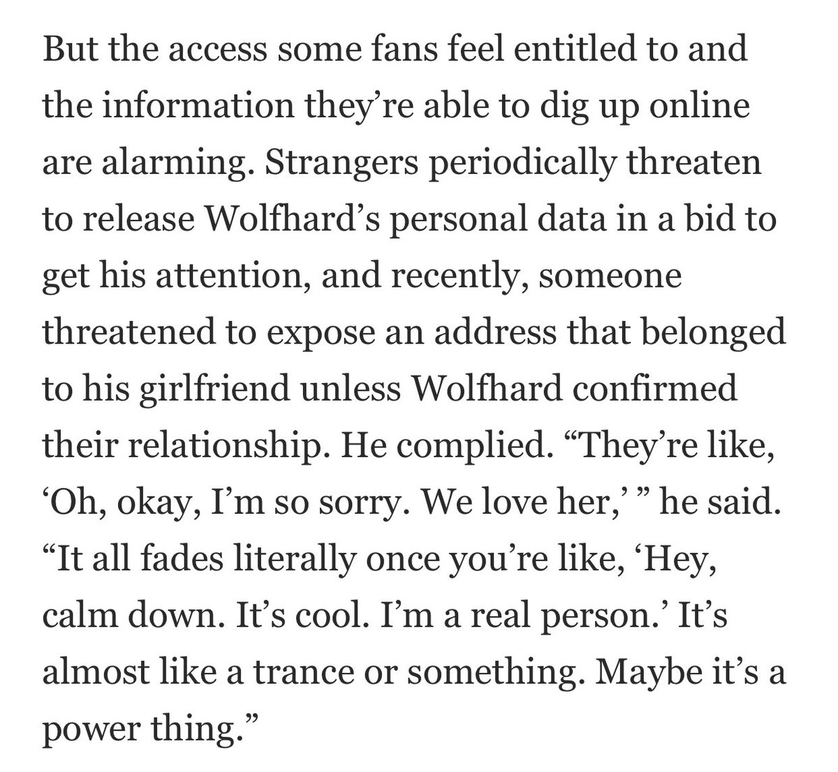 AccessWolfhard's tweet photo. 🚨 | Finn Wolfhard assume seu namoro na entrevista para The Washington Post. 

📎 https://t.co/DUAraD1tzx https://t.co/ChcObxDAg6