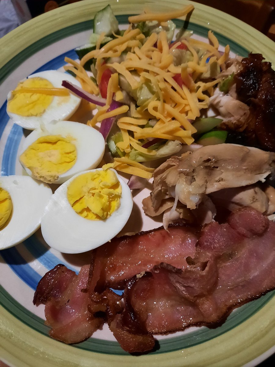 KellyKatharin's tweet photo. A perfect dinner thrown together without any big cooking whatsoever:
✅Store bought rotisserie chicken
✅Bacon done in the air fryer
✅Hard boiled eggs
✅A salad
✅Some grated cheese
I added ranch dressing.
Delicious dinner.
#quickketo #convenientketo #ketoJamaican #keto https://t.co/XtrPKJBwkl