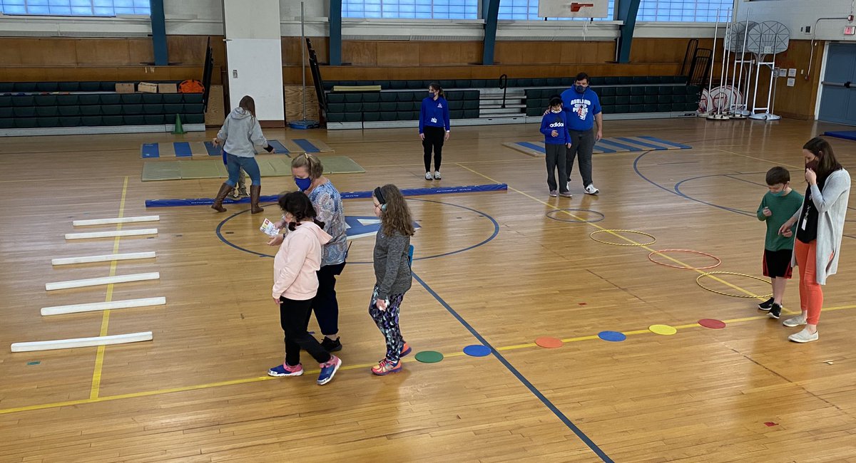 Mindess_PE's tweet photo. Friends from Mrs Ashman room having fun navigating our obstacle course and enjoying a well deserved yoga cool down. @MindessClocker @EverlastClimb @AshlandSuper @smileandlearnUS #pysed #wearemindess https://t.co/58whHnTou6
