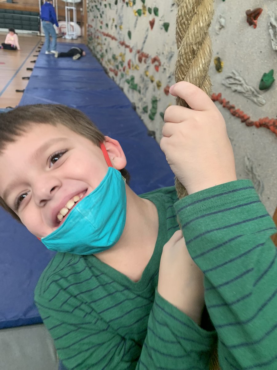 Mindess_PE's tweet photo. Friends from Mrs Ashman room having fun navigating our obstacle course and enjoying a well deserved yoga cool down. @MindessClocker @EverlastClimb @AshlandSuper @smileandlearnUS #pysed #wearemindess https://t.co/58whHnTou6