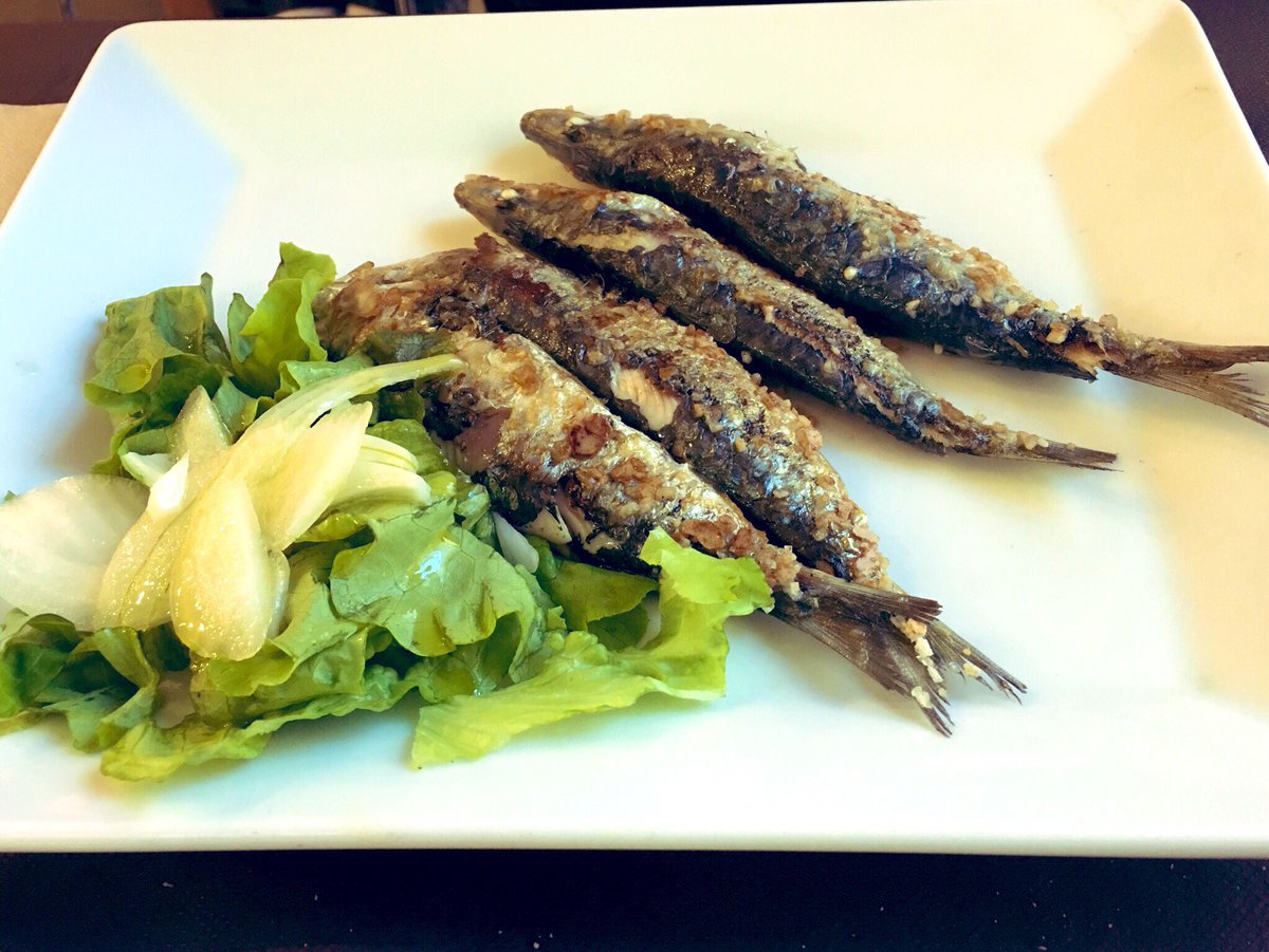 Albergarcor's tweet photo. #meditar7minutosaldía y #6librosen1año. 5/365. Leer apuntes vale como lectura? 😅 Nop! Comida rica en el #Batzoki de #Trapagaran. Berenjena rellena, ensalada de queso de cabra, revuelto de bakalao y sardinas a la brasa. https://t.co/EPZVBvpKQc
