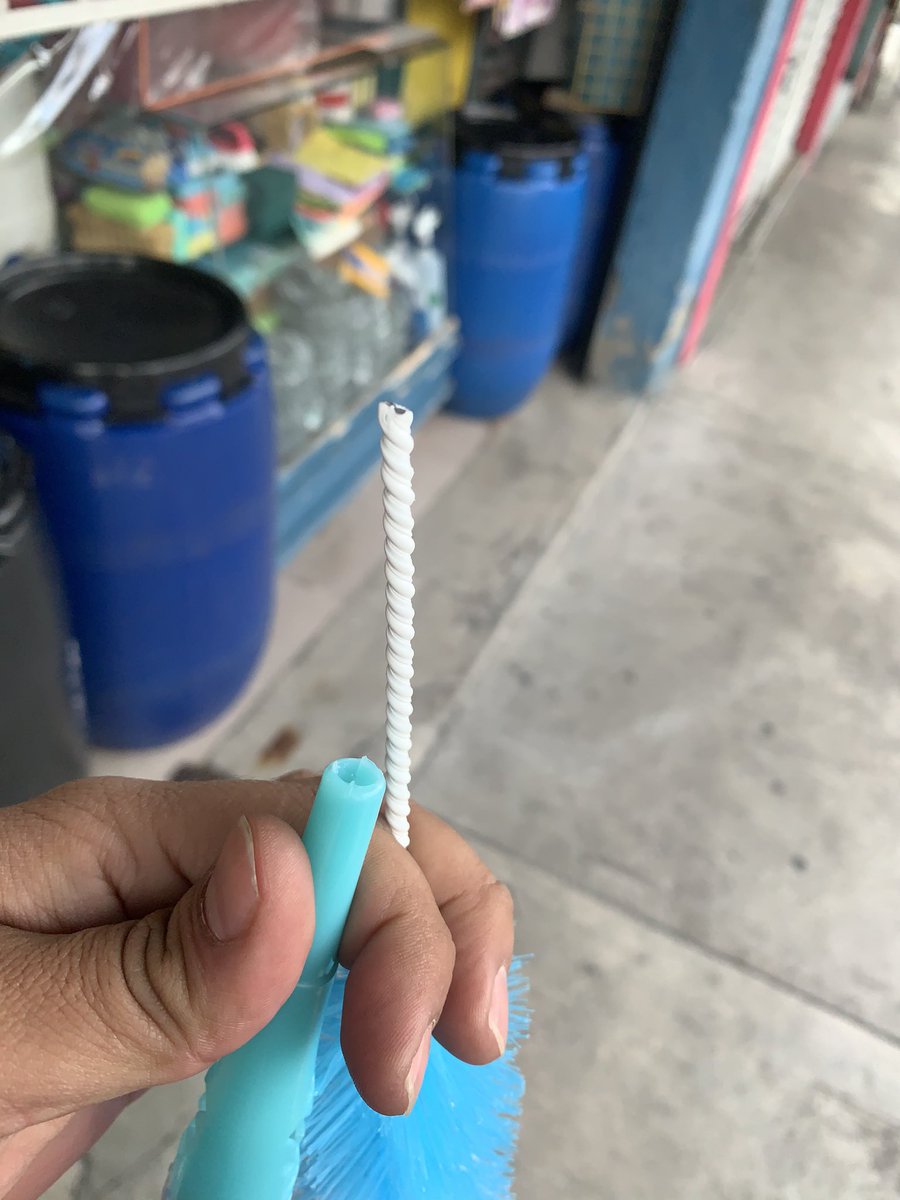 dbpelipe's tweet photo. @Profeco #queja producto de mala calidad cepillo para biberón XTRON PREMIUM, regresé al sitio dónde lo adquirí y la empleada argumenta no regresar el dinero ni hacer cambio de mercancía, porque ya se encuentra abierto! https://t.co/2TYayPxczW