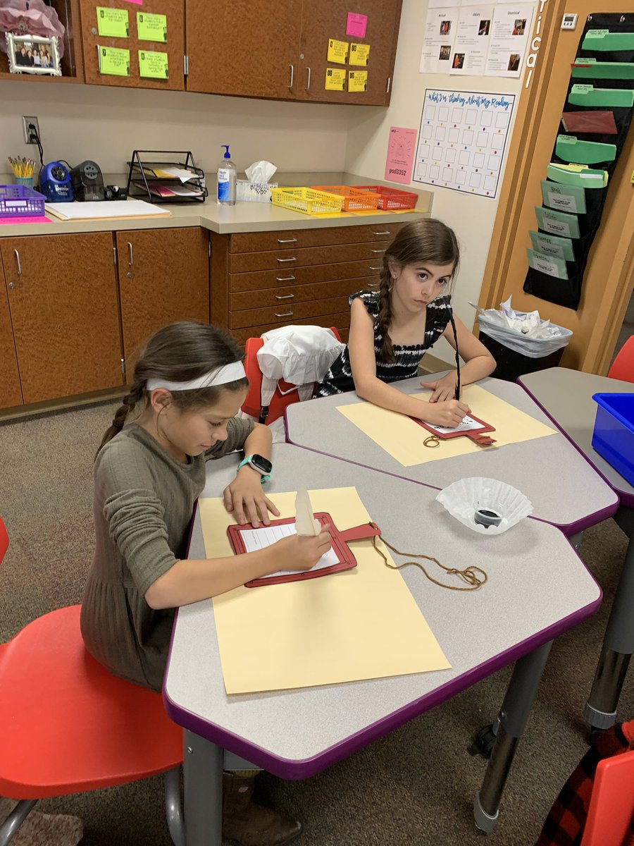 MsBrownTeach's tweet photo. Practicing our writing, with ink and feathers! #hmeproud https://t.co/6OjF3aUT4g