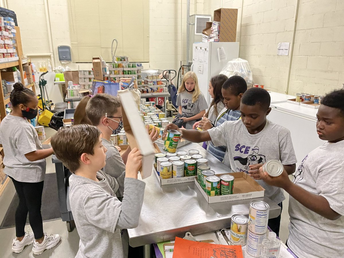 SUPERSYCAMORE's tweet photo. Tonight was Food Pantry Friday for our Student Ambassadors! Our leaders in training are learning about the value of community service. ❤️ https://t.co/iqToBUI4R4
