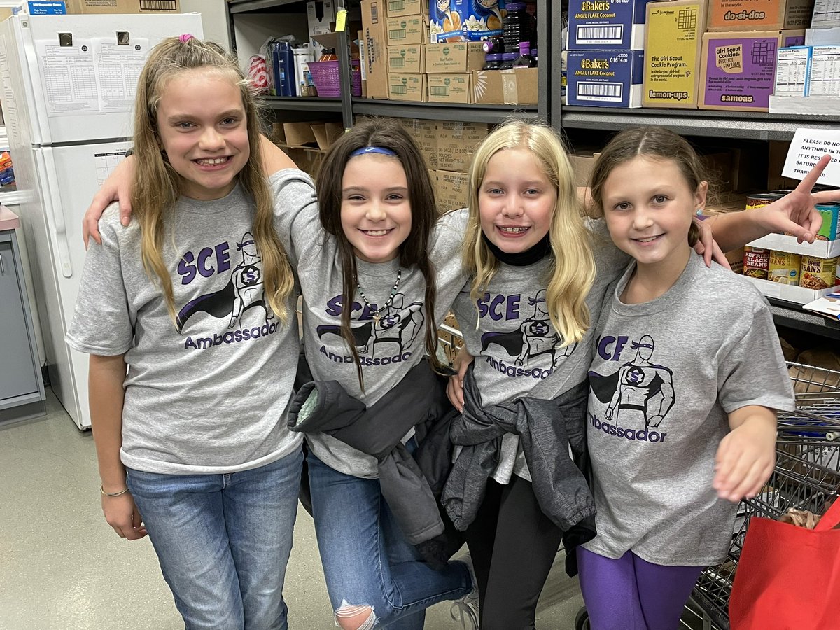 SUPERSYCAMORE's tweet photo. Tonight was Food Pantry Friday for our Student Ambassadors! Our leaders in training are learning about the value of community service. ❤️ https://t.co/iqToBUI4R4