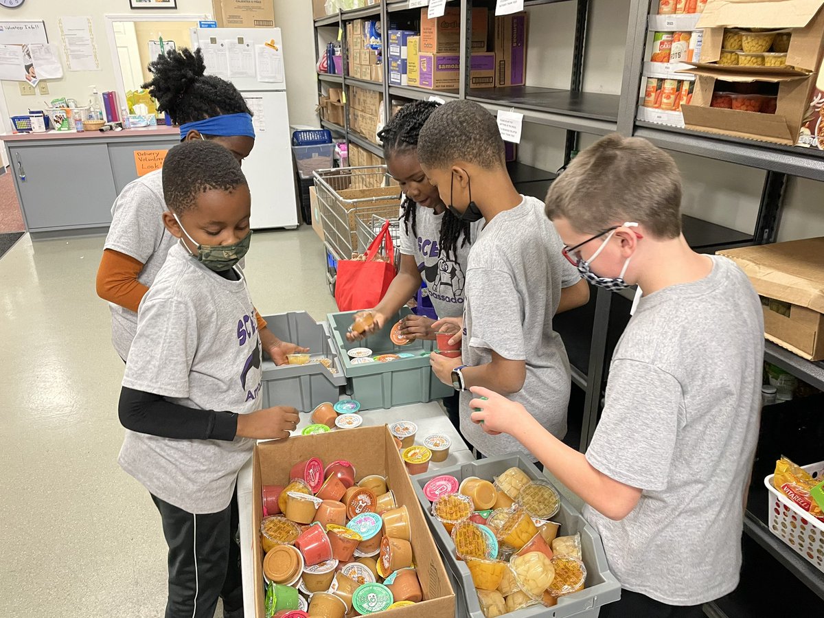 SUPERSYCAMORE's tweet photo. Tonight was Food Pantry Friday for our Student Ambassadors! Our leaders in training are learning about the value of community service. ❤️ https://t.co/iqToBUI4R4