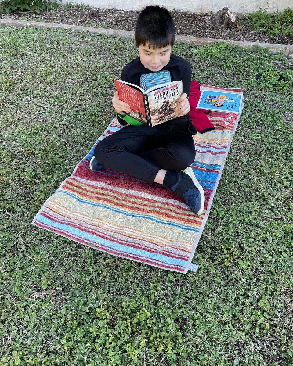 TurrubiatesSJH's tweet photo. ✨You can find magic wherever you look. Sit back and relax, all you need is a book✨ https://t.co/WcbP4bSNoj