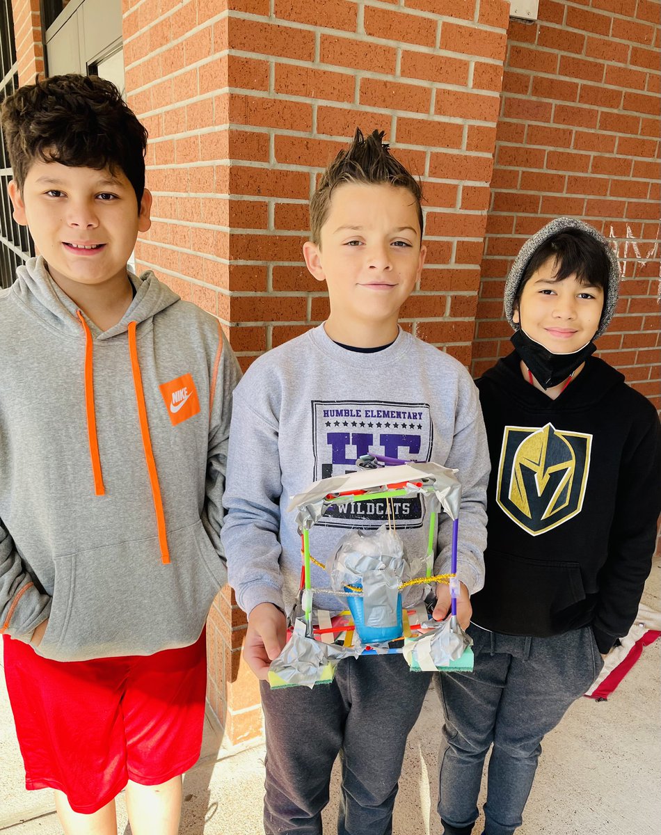 HE_Room501's tweet photo. Getting ready to test their hypotheses- what materials will protect the egg? We followed the steps of experimental design to find out! @HumbleISD_HE @Humble_Science @dhreni https://t.co/485Y1kMXrQ