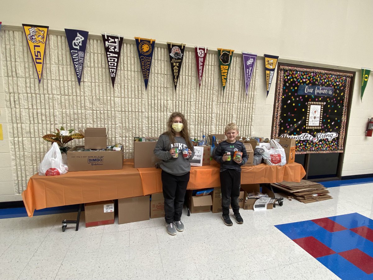 gloff_melanie's tweet photo. ⁦@HewittElem⁩ we donated 1,037 items to Food for Families. Way to Go Hewitt Elementary and Happy Thanksgiving!  #BrightFuturesAtHE #MidwayISD #CharacterStrong https://t.co/LqyHXJh28s