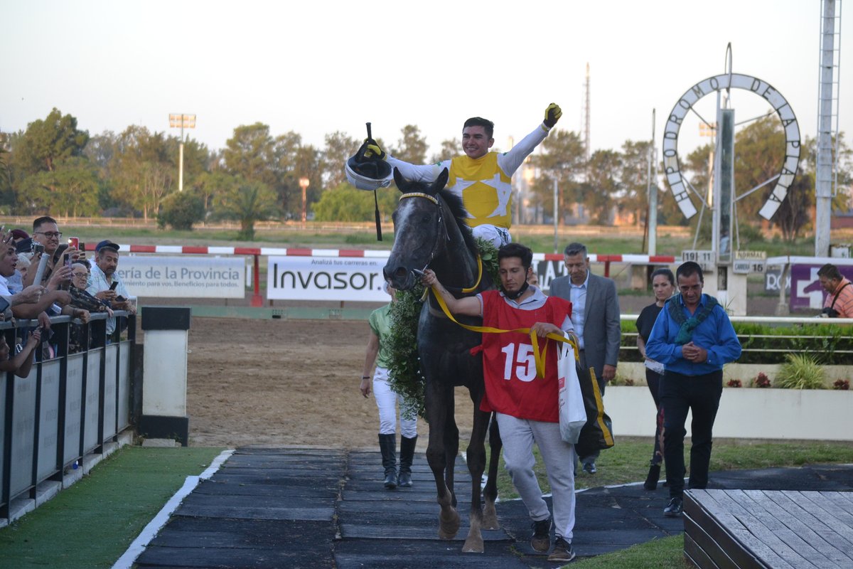 cpulgar28's tweet photo. Se disputó el Gran Premio Dardo Rocha G1 Internacional, sobre la distancia de 2400 metros, para todo caballo de 3 años y más edad, oriundo de cualquier país, en el que se impuso ZURAN ZURAN, son la conducción de francisco Leandro Goncalves, caballeriza Anaxor
#turf #DeTurfUnPoco https://t.co/0PhY9qsi1B