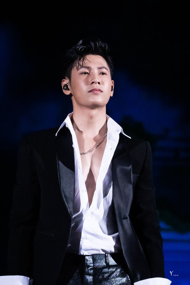SPRACHAYALOOKS's tweet photo. hey singto, you're being missed on stage. https://t.co/e9zCsFoc40