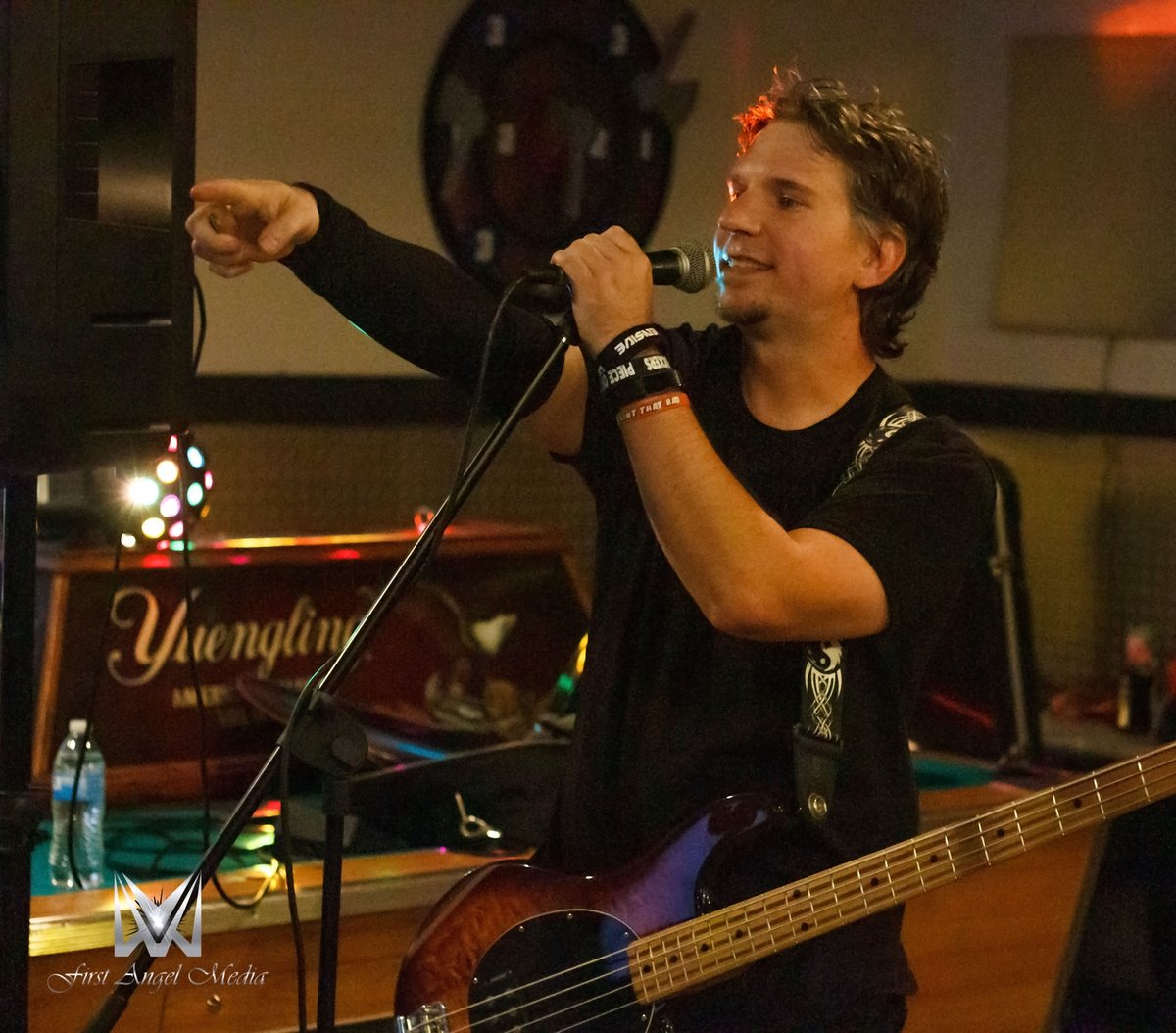 NeostemBand's tweet photo. part 2 of the pictures from our latest show at the halftime lounge on 11/13/21 #music #livemusic #grunge #alternative #neostem https://t.co/rHproFfnb3