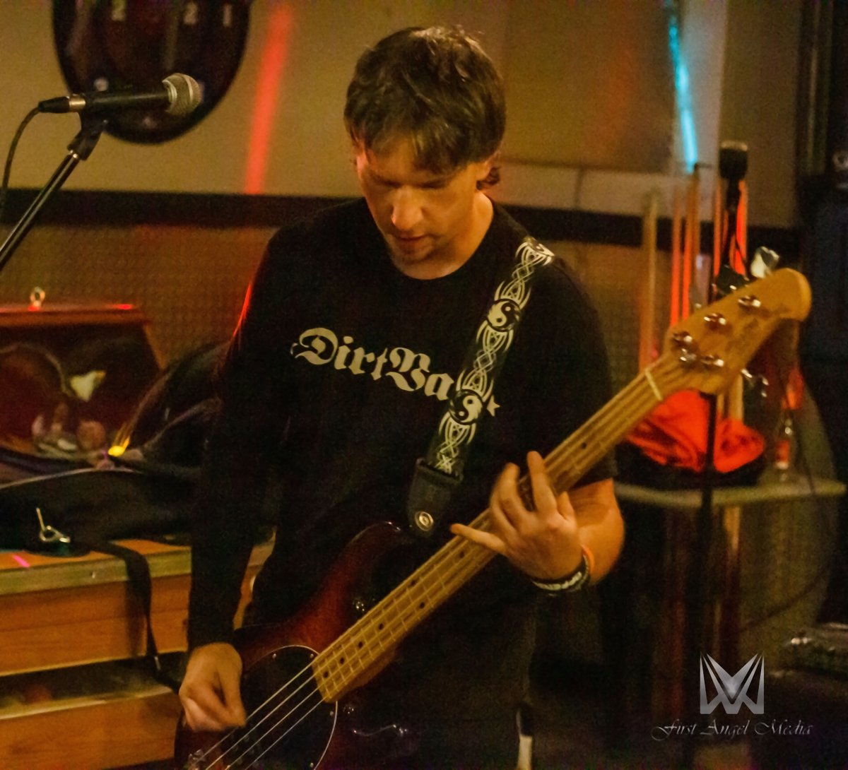 NeostemBand's tweet photo. part 3 of the pictures from our latest show at the halftime lounge on 11/13/21 #music #livemusic #grunge #alternative #neostem https://t.co/YeEO689Q8x