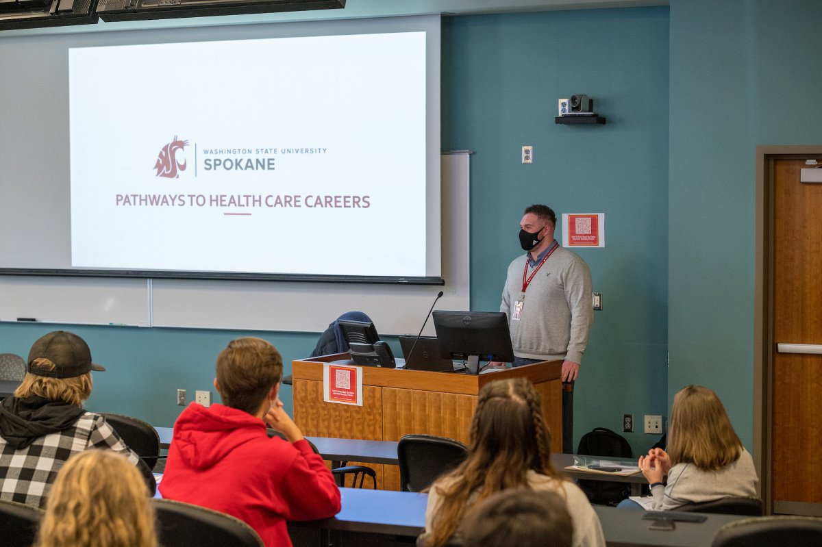 WSUSpokane's tweet photo. We were 𝐓𝐇𝐑𝐈𝐋𝐋𝐄𝐃 to have K-12 students back touring campus in-person! 

This week we shared our @WSUMedicine, @WSUNursing and @WSUPharmacy offerings to students from University High School!

@CVSDspokane 

#GoCougs | #Spokane https://t.co/D7XrE3eqpa