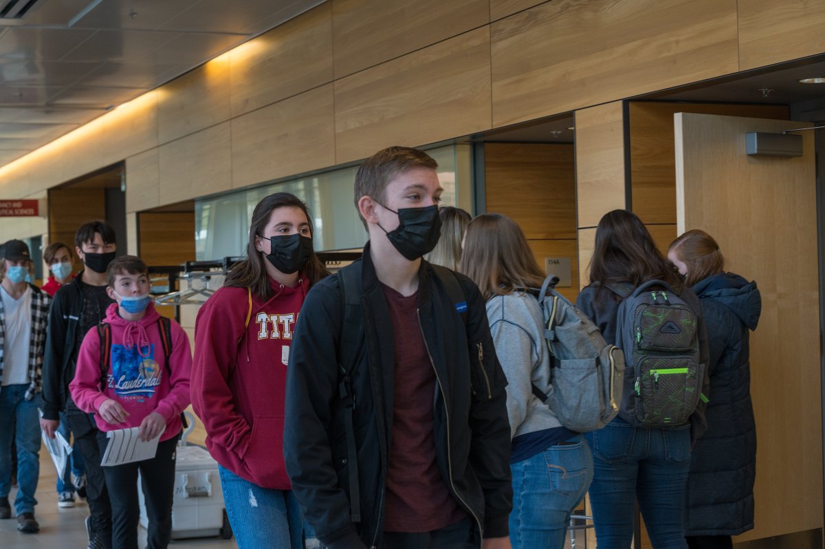 WSUSpokane's tweet photo. We were 𝐓𝐇𝐑𝐈𝐋𝐋𝐄𝐃 to have K-12 students back touring campus in-person! 

This week we shared our @WSUMedicine, @WSUNursing and @WSUPharmacy offerings to students from University High School!

@CVSDspokane 

#GoCougs | #Spokane https://t.co/D7XrE3eqpa