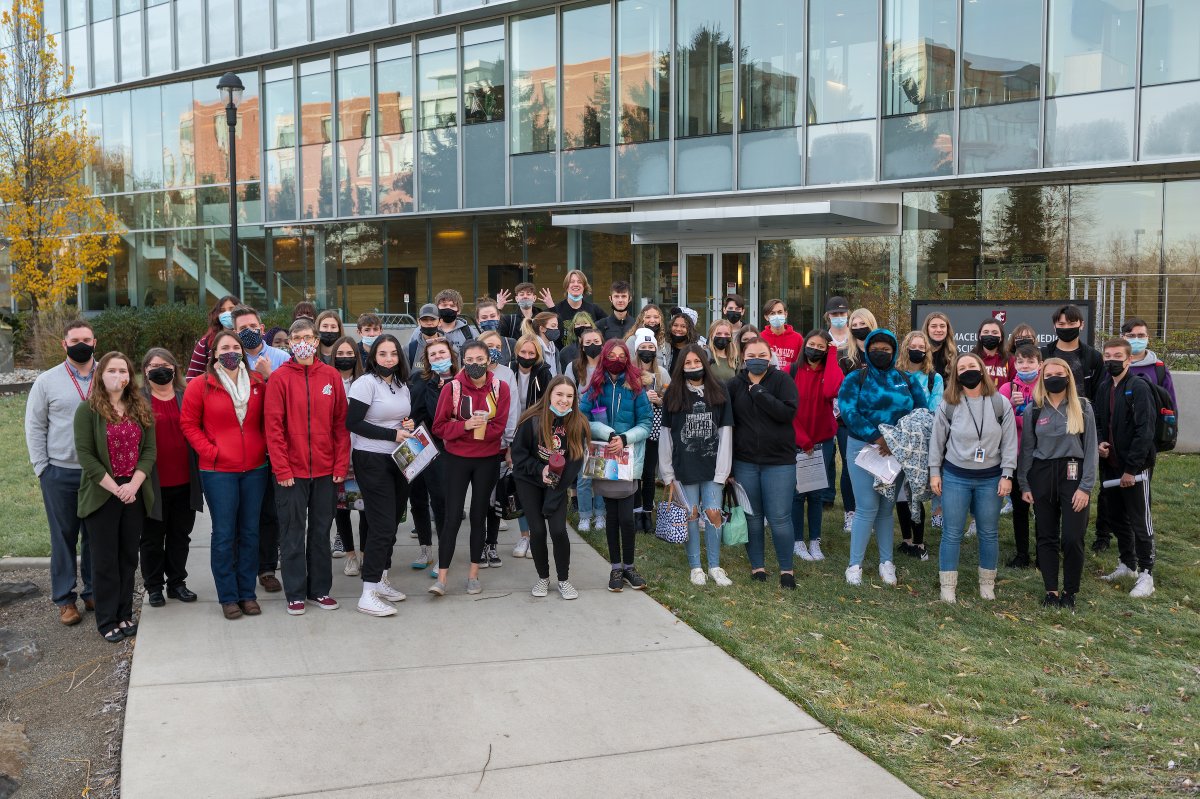 WSUSpokane's tweet photo. We were 𝐓𝐇𝐑𝐈𝐋𝐋𝐄𝐃 to have K-12 students back touring campus in-person! 

This week we shared our @WSUMedicine, @WSUNursing and @WSUPharmacy offerings to students from University High School!

@CVSDspokane 

#GoCougs | #Spokane https://t.co/D7XrE3eqpa