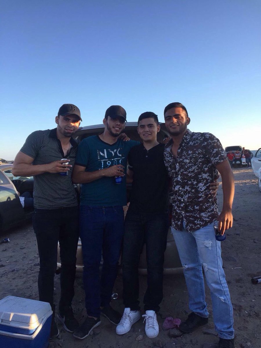 ColectivoNepe's tweet photo. Así se dan los hombres en Los Mochis #LosMochis #Maviri #ElMaviri #Sinaloa #Gay #LatinGay #Uncut #Hairy #Macho https://t.co/wj1EHS6LqF