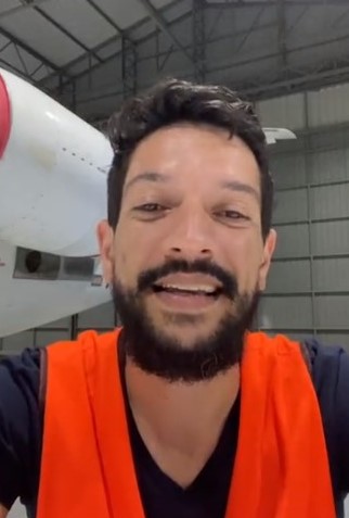 rolandoesserd's tweet photo. #NoticiasAeronauticas || #19Noviembre Mauricio Souza CEO de @NellaAirlines anunció el lanzamiento  próximo 6 de diciembre, de una moneda criptográfica llamada  @Aerocoin_  para ser utilizada en el ambiente aeronáutico. Atentos a los detalles que serán ofrecidos el 6/12 https://t.co/pfQWW6vrLv