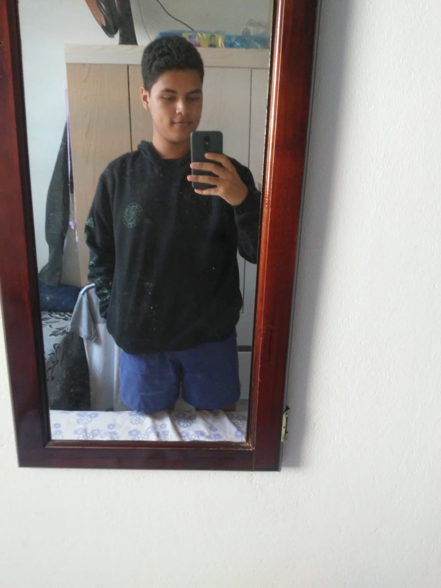 felip588's tweet photo. Nossa eu to muito feliz, eu to quase me conectando a entidade de energia, moletom do Cesar e camisa da Energia VAMBORA

#Calamidade https://t.co/zQ0GMRnAma