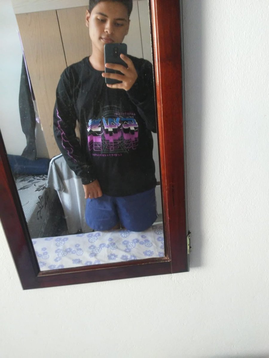 felip588's tweet photo. Nossa eu to muito feliz, eu to quase me conectando a entidade de energia, moletom do Cesar e camisa da Energia VAMBORA

#Calamidade https://t.co/zQ0GMRnAma