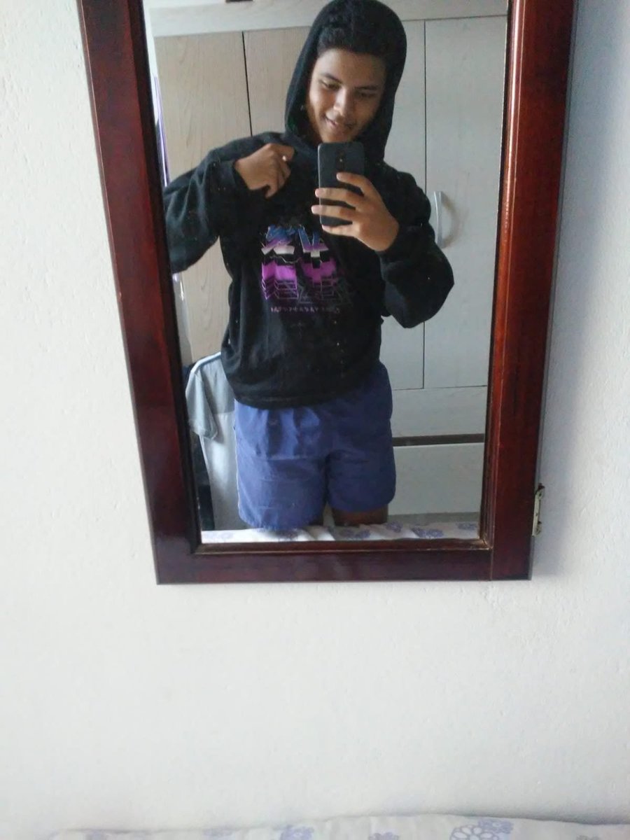 felip588's tweet photo. Nossa eu to muito feliz, eu to quase me conectando a entidade de energia, moletom do Cesar e camisa da Energia VAMBORA

#Calamidade https://t.co/zQ0GMRnAma