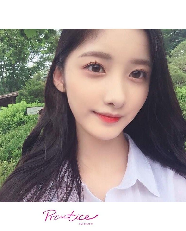 wehocuspocus's tweet image. Hoy si me decidí a salir temprano porque quiero ser la primera en vivir el #ℒunatic𝔻ream junto a las reinas más icónicas de la nación. El #ℛedℱestival está esperando por mi y ya no voy a demorar más en llegar a la celebración del año.

𝐄lectra ✮ 𝖍eart #ℂ𝕀ℝILLA 🍓🗯