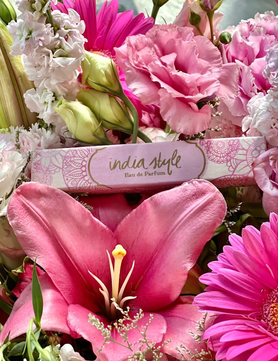 Comimparok's tweet photo. 🌸💐🌸💐🌸💐🌸💐🌸💐🌸
.
INDIA STYLE Parfum 

✔️Frutal - Floral - Almizclado
.
Una fragancia inspirada en la frescura de la naturaleza. 
.
#mundocomimpar #aroma #parfum #flowers #fragrance @indiastyle_ok 
.
🌸💐🌸💐🌸💐🌸💐🌸💐🌸 https://t.co/ikDEyns9aH