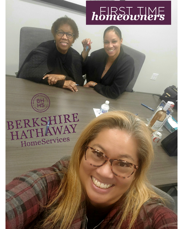 theshaunasmith's tweet photo. So happy for my clients who closed on their first home today. Congratulations 👏 🎊
#ShaunaSmith #TheSmithTeam #realtor #realestate #Colorado #HomeOwner #ilovemyjob #HouseBuying #BHHS #BerkshireHathawayHomeServices https://t.co/QM7e0kNXl4