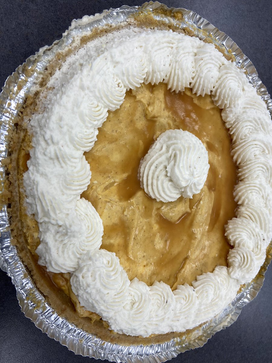 FHSFACSClubs's tweet photo. Friendsgiving labs in all Culinary the last two days. Can you say YUM!? So many happy tummies. Mac and cheese always the fan favorite, sweet potato casserole, green bean casserole, dinner rolls, cranberry sauce and pumpkin mousse pie! 🦃🌽🥔🥧@freedom_cte @LCPScte @fhseaglesnest https://t.co/ZEUdS08NBy