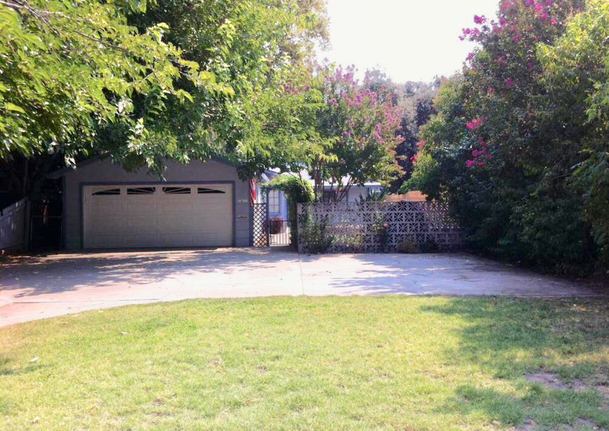 Stones_McCoy's tweet photo. Here’s today’s progress at the house! Before and after! #ContractorStones https://t.co/qk3Cuejplk