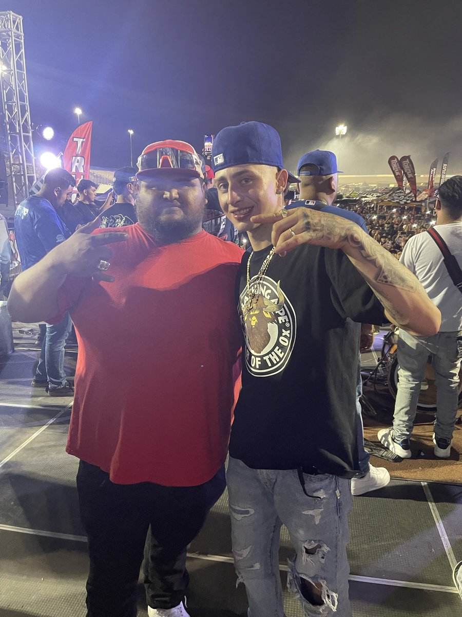 alexsegura956's tweet photo. Algo Bien De #California Con El Compa @El_Guero_Mp #texas #Trucks #trokas #trokiando #houstontx #mexico #colorado #musica #music https://t.co/IWzDpPS9DA
