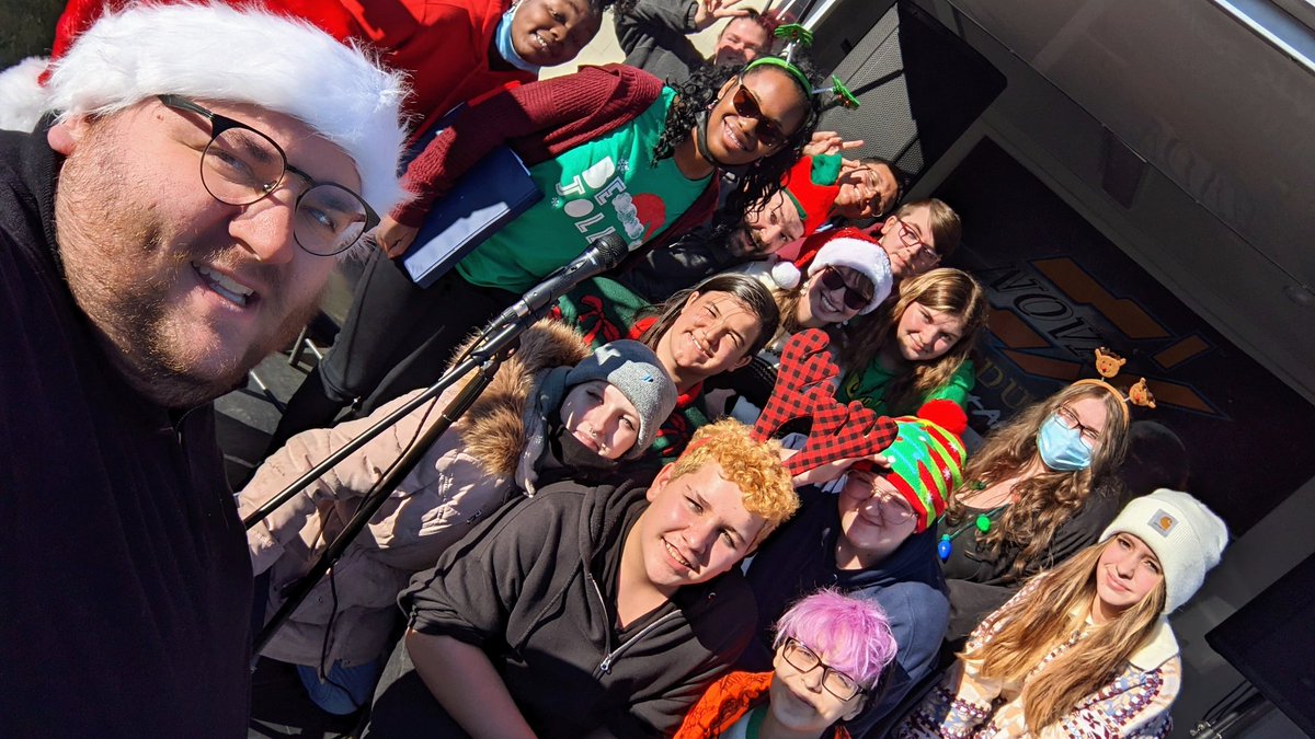 WM_Choir's tweet image. WMHS Choir students kicked off the Wayne Outdoor Christmas Market today in Downtown Wayne with an hour of Christmas Carols!
